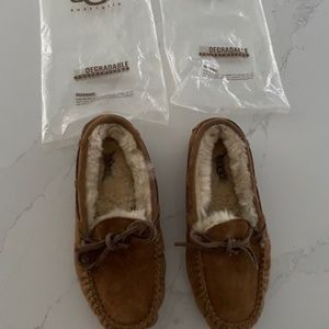 UGG Kid's Dakota Slipper